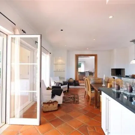 Villa Sleeps 8 Pool Air Con Wifi