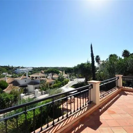 Sleeps 8 Pool Air Con Wifi